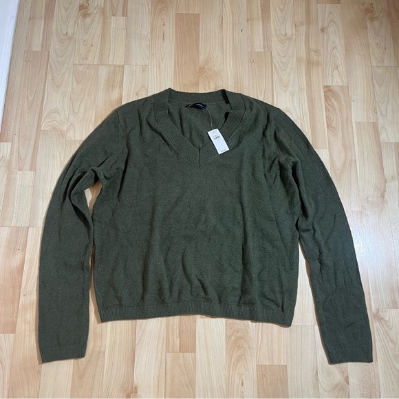 Gap Men’s Green V-Neck Sweater New With Tags Size Small - Picture 2 of 6